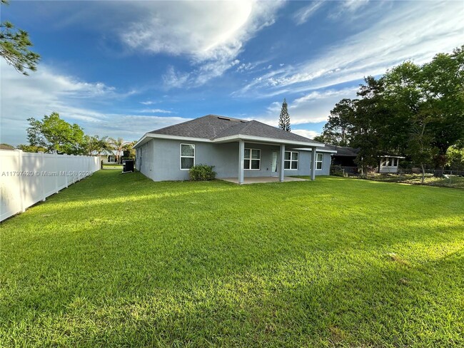 Building Photo - 554 NW Billiar Ave