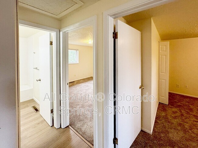 Building Photo - 1389 Commanchero Ct