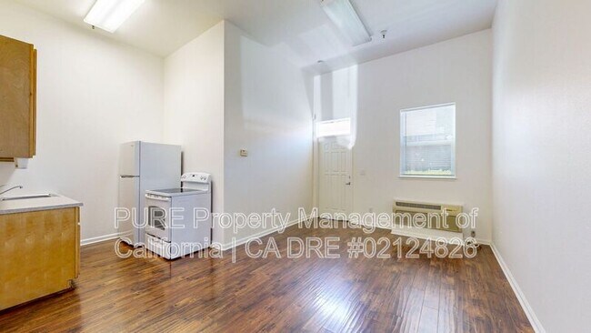 Building Photo - 154 Railroad Ave