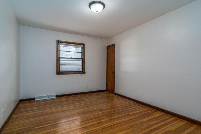 Building Photo - Beautiful Single Family Home