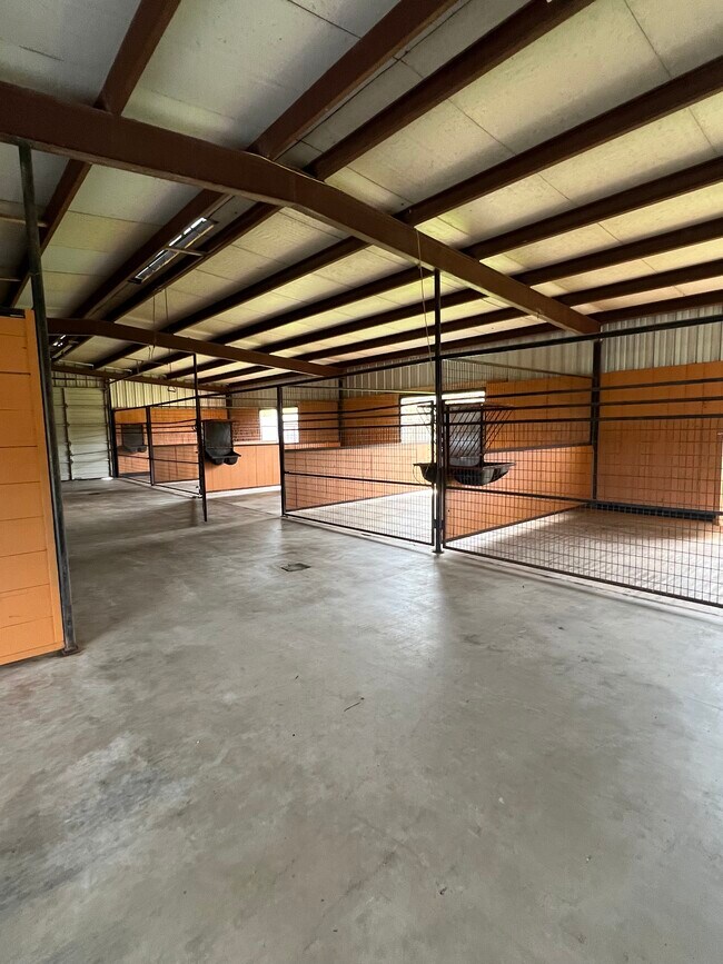 Building Photo - 10934 FM 2728