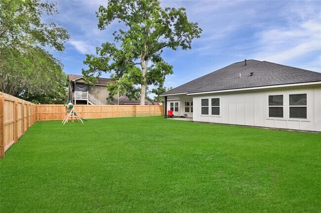 Building Photo - 322 S Amherst Dr