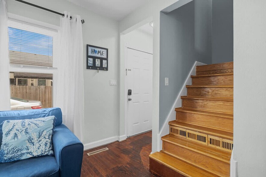 Building Photo - 174 Cherry St