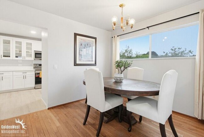 Building Photo - Beautifully Updated 3Bdm 3Ba Unfurnished Main Home of Duplex with Views in Cardiff By the Sea!