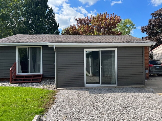 Building Photo - Charming 3-Bed Home - $2000/ month