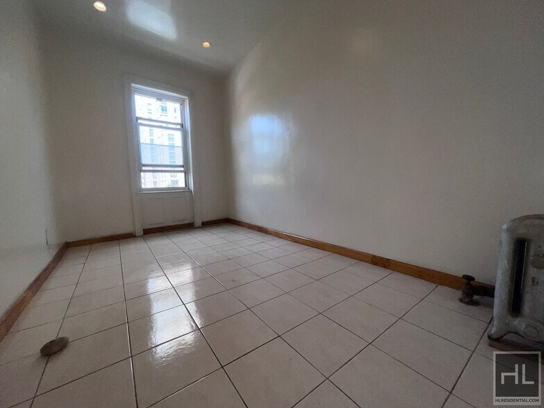 Building Photo - Spacious, Bright, 3 Bedroom Apt in Prospect Lefferts Gardens **Near Prospect Park