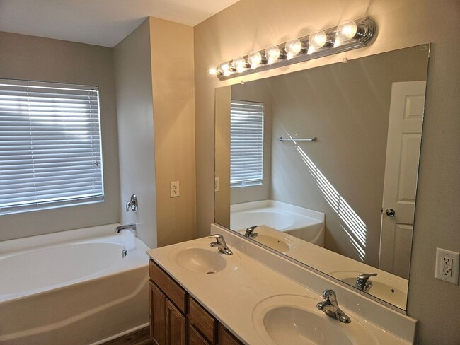 Building Photo - Darling 3br/2ba RANCH!! Avail Now! Near downtown Ral and I-40!!