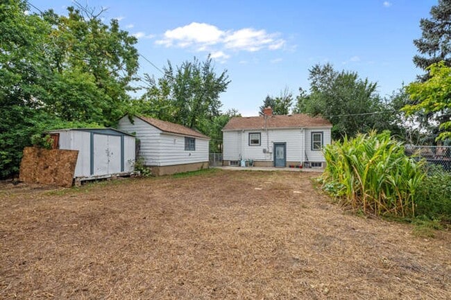 Building Photo - Updated 3-Bedroom, 2-Bath Home in the Hear...