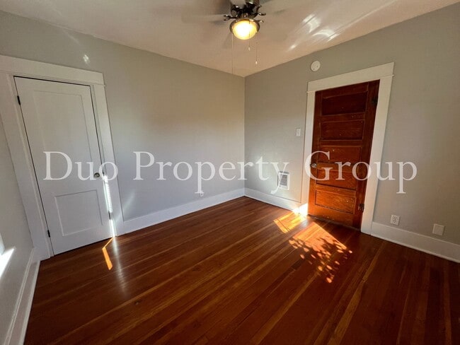 Building Photo - Charming Washburne Home