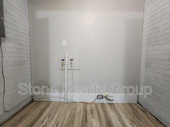 Building Photo - 1515 Chase St