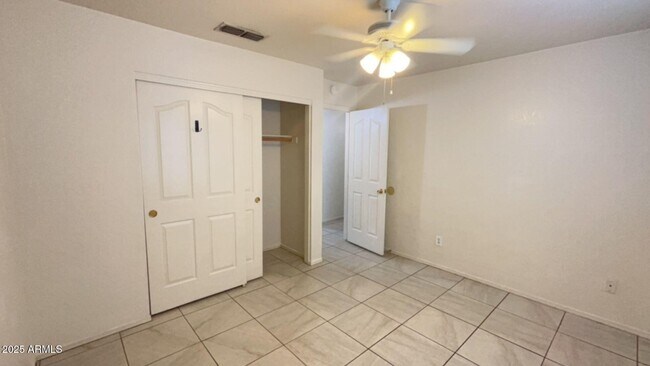 Building Photo - 9151 W Kings Ave