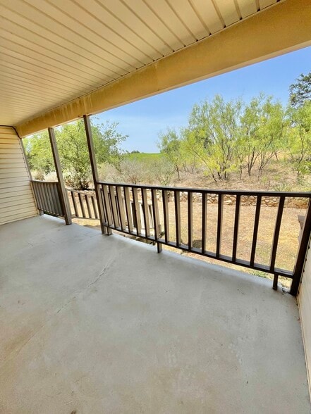 Back Porch. - 112 Lachite