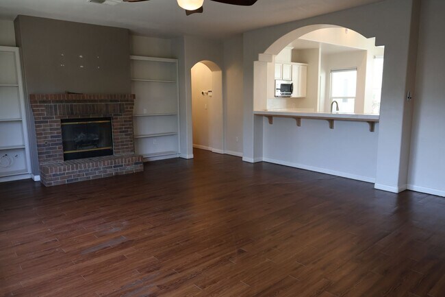 Building Photo - Beautiful home with paid Solar in Seven Oaks!