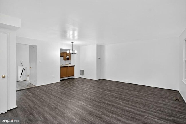 Building Photo - 14949 Enterprise Ln