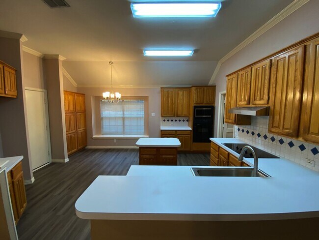Building Photo - 4 Bedroom home for rent with vaulted ceili...