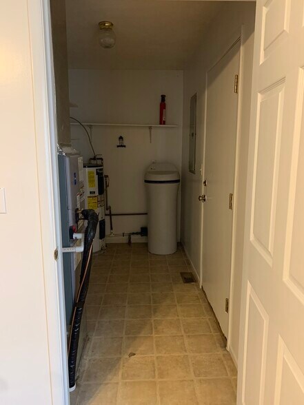 Building Photo - 225 Railroad St