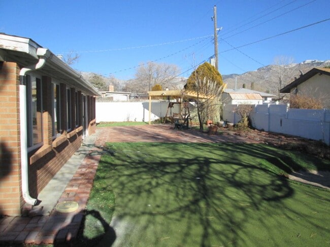 Building Photo - Coming Soon In The NE Heights!