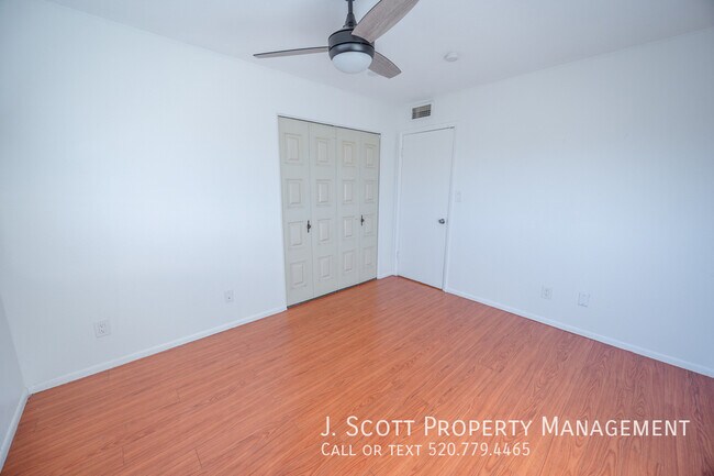 Building Photo - 1618 E Dunbar Dr