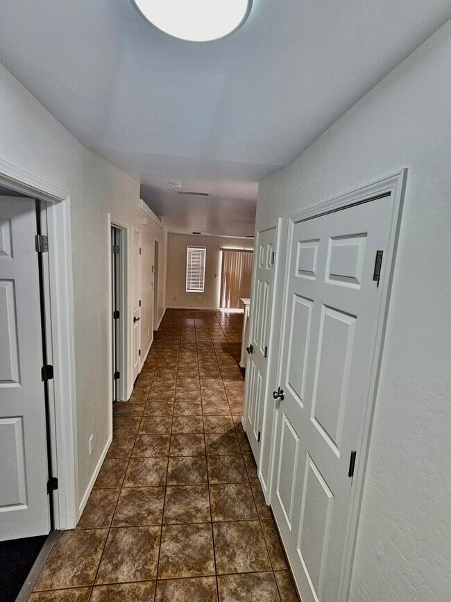Building Photo - Excellent remodeled 2 bed 2 bath home in P...