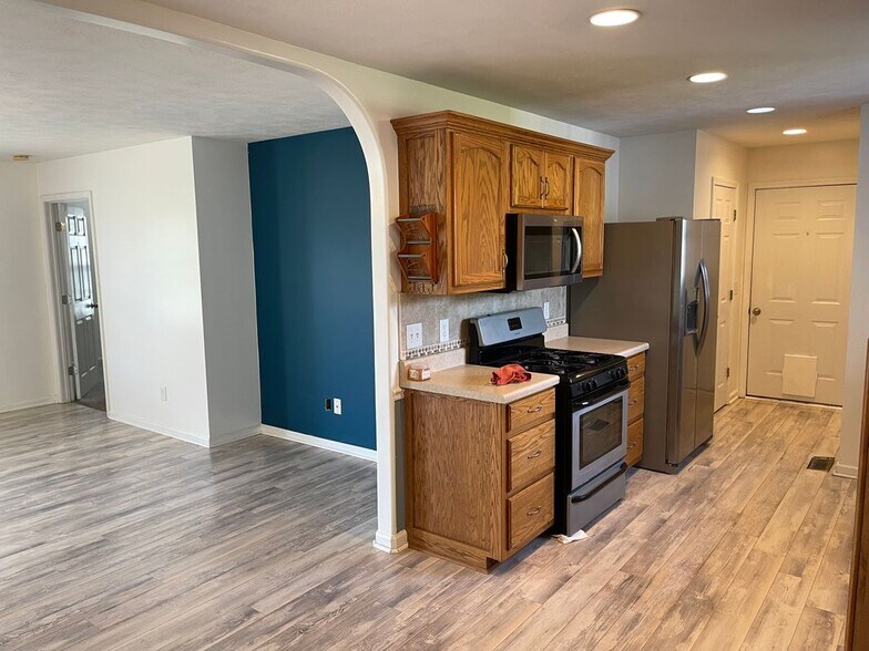 Building Photo - 1610 Robert Rd