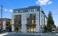 Building Photo - Beautiful Greenwood Townhome with Rooftop ...