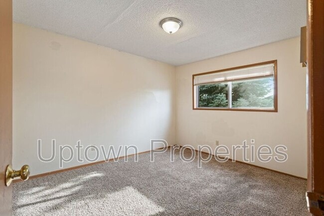 Building Photo - 8069 NE Flanders St