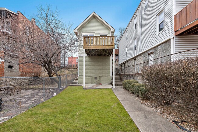 Building Photo - 526 Troost Ave