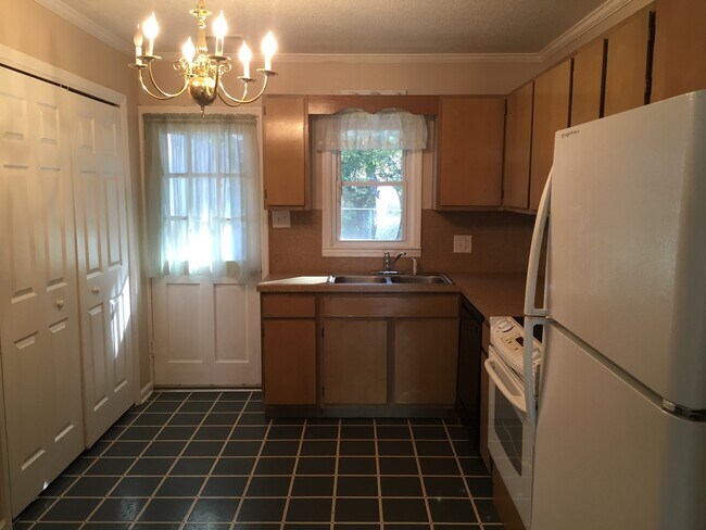 Building Photo - Pet Friendly! Three-bedroom Duplex Ranch Home in Surfside Beach! East of 17!