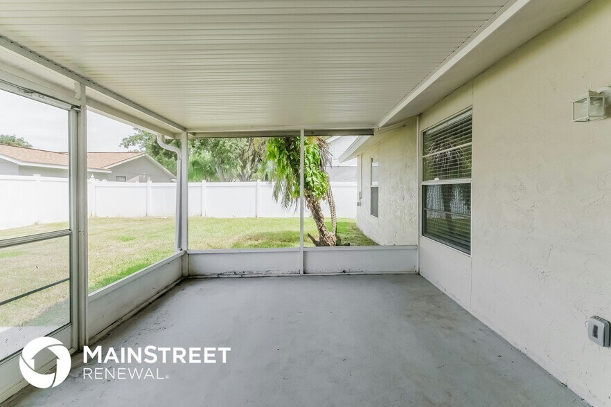 Building Photo - 706 Jacaranda Dr