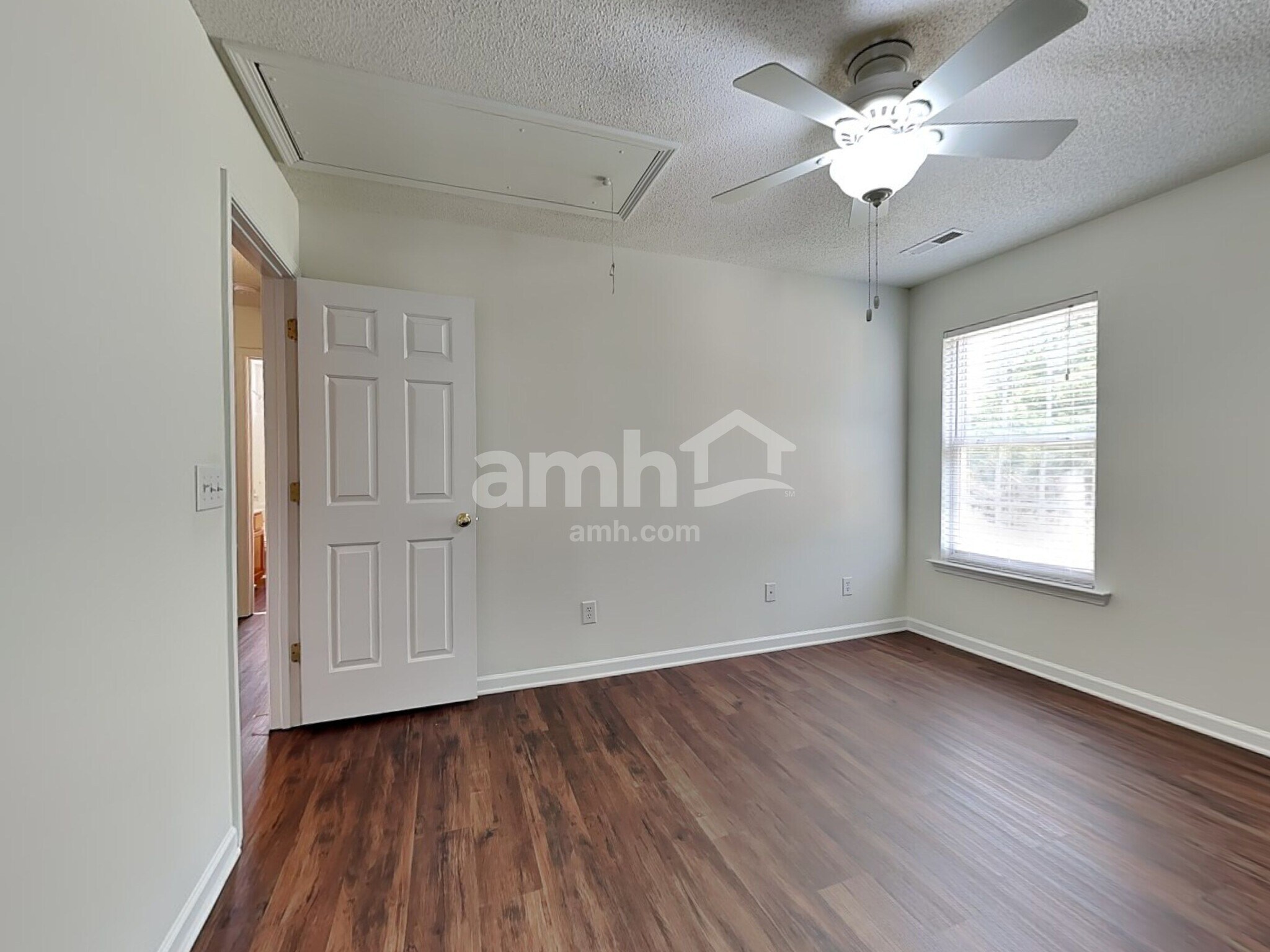 Building Photo - 6016 Glen Way Dr