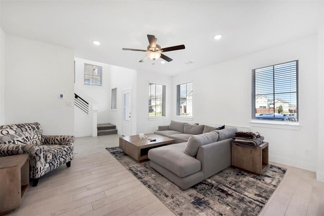 Building Photo - 10062 Rosette Dr