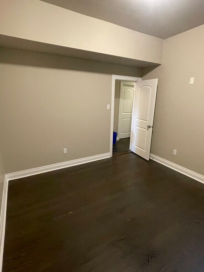 Building Photo - 2826 W Lyndale St