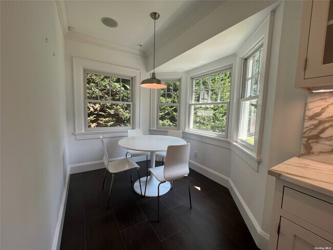 Building Photo - 36 Midland St