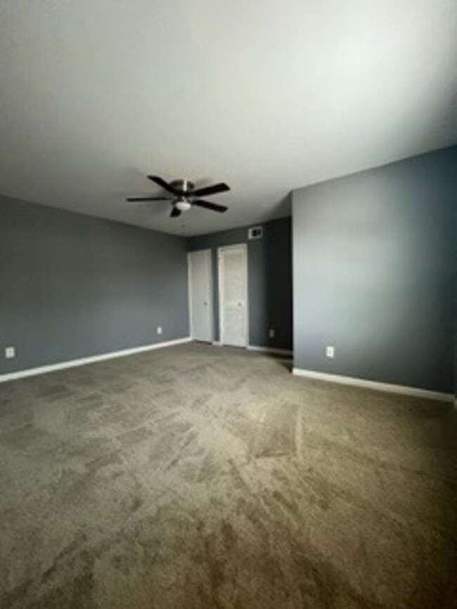 Building Photo - 2 Bed 2 Bath Townhome