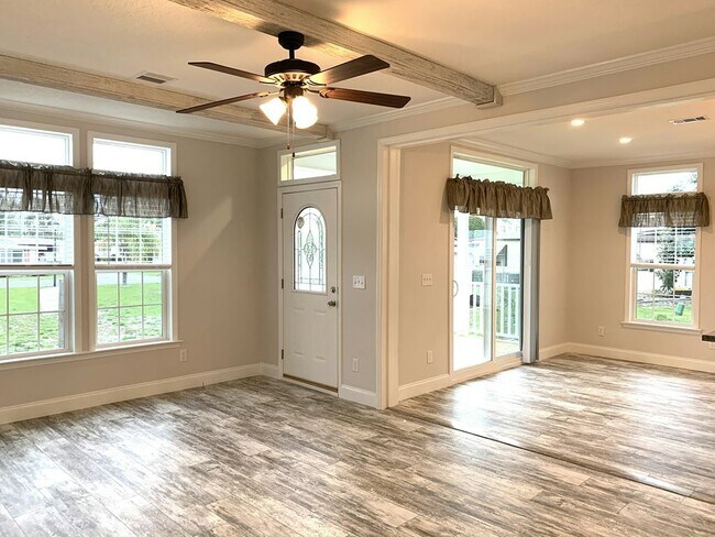 Building Photo - 425 Union St