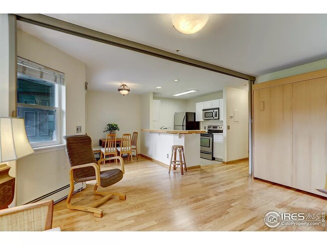 Building Photo - 4990 Meredith Way