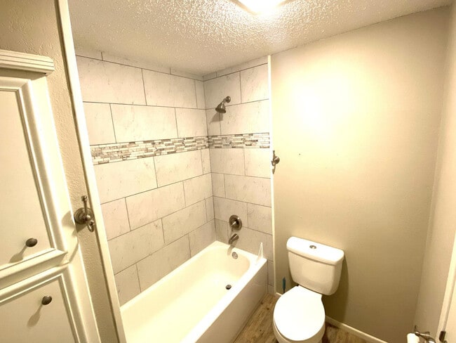 Building Photo - 9818 Jordan Ave