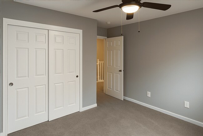 Building Photo - 635 Grove Cir