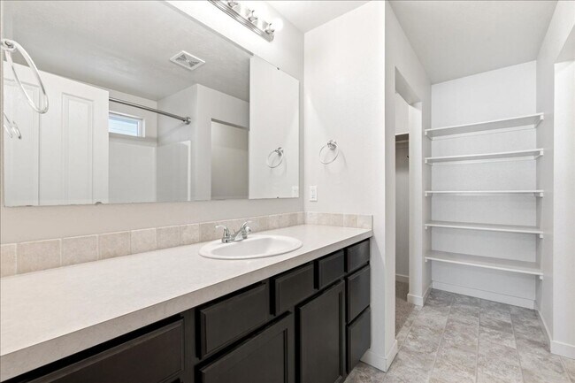 Building Photo - Single Level 3-bedroom 2-bathroom home in SW Boise