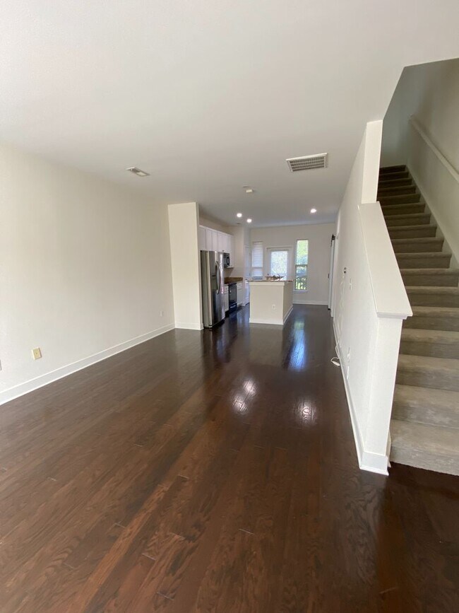Building Photo - Room in 3 Bedroom Townhome at Seigle Point Dr