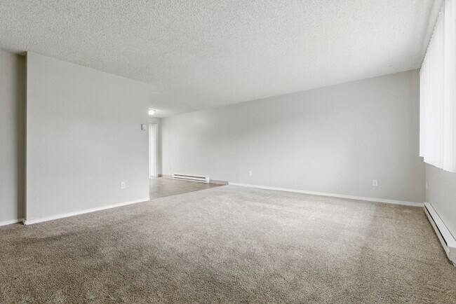 Building Photo - Comfort & Convenience in the Heart of Lents!