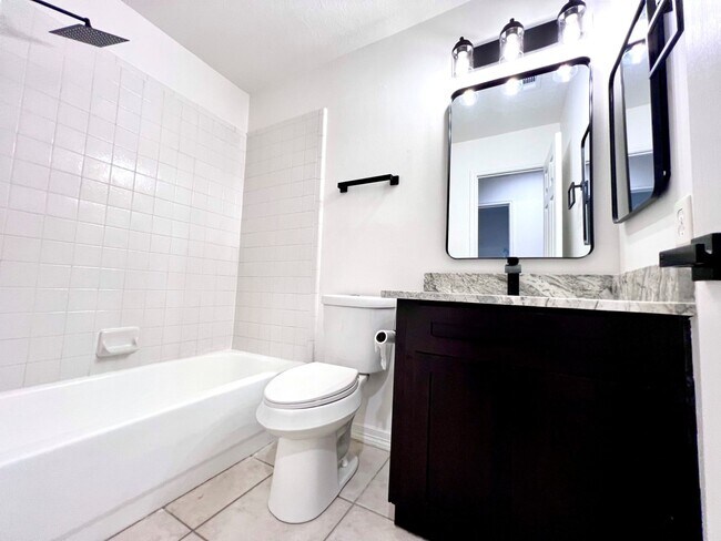 Building Photo - 6415 Hunterstone Ct