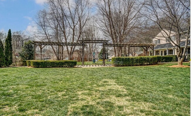 Building Photo - 1224 Green Oaks Ln