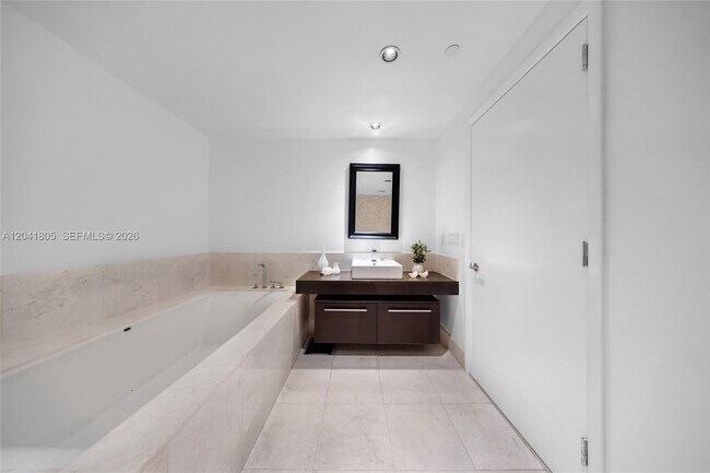 Building Photo - 17121 Collins Ave