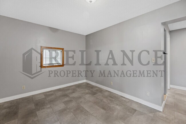 Building Photo - 6114 E Rockwood Rd