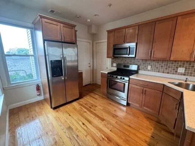 Building Photo - 136 K St