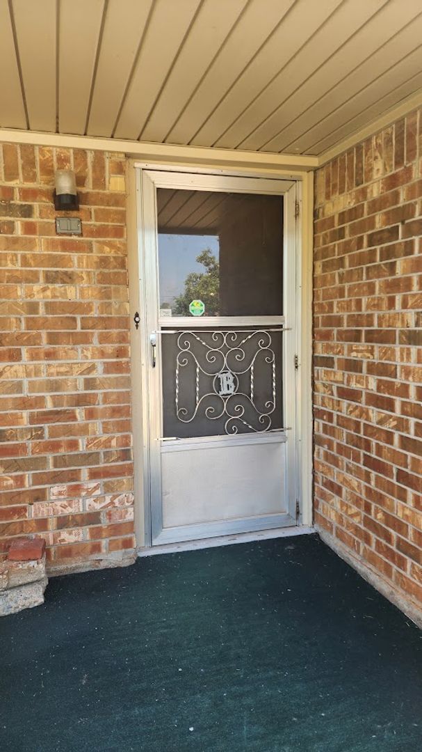 Building Photo - 3 Bed 1 Bath 1 Car Garage in the Leonhardt...