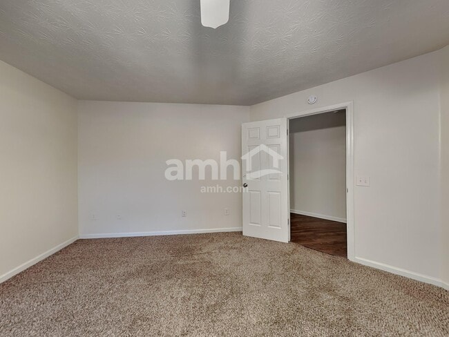 Building Photo - 2720 Kentshire Way