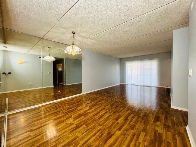 Building Photo - 11 S Wille St