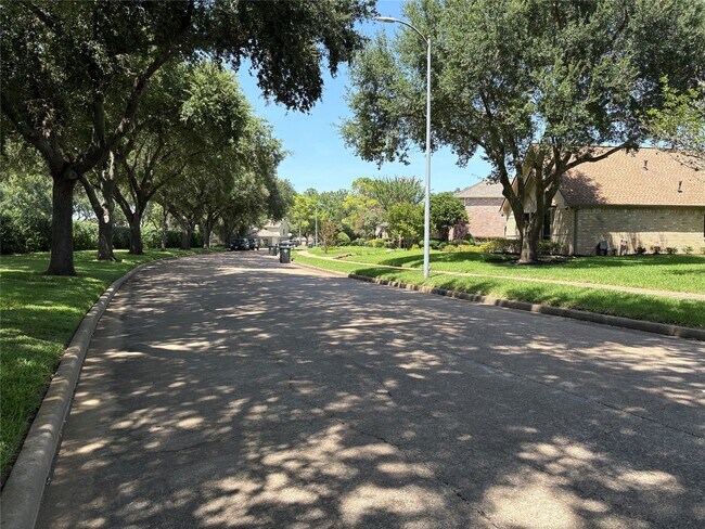 Building Photo - 2319 Mill Creek Dr